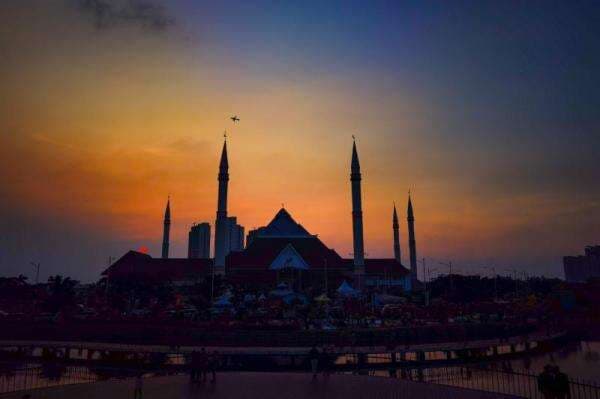 Potret Warga Ngabuburit di Waduk Mookervart, Begini Keseruannya!