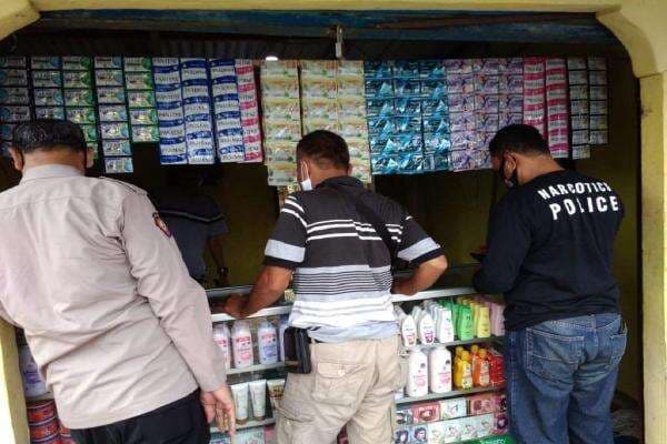 Jual Tramadol dan Excimer, Toko Alat Kosmetik Digerebek Polisi Jual Tramadol dan Excimer, Toko Alat Kosmetik Digerebek Polisi