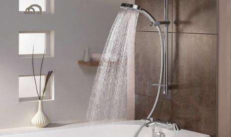 Humor: Pak Haji Takut Dosa Mandi di Hotel yang Keluar Air Panas, Ternyata Salah Pencet Kran