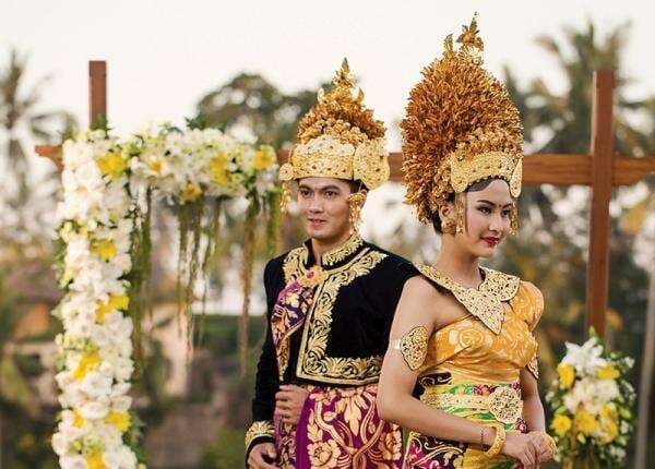 7 Keunikan Pakaian Adat Bali dan Maknanya, dari Kebaya hingga Sabuk