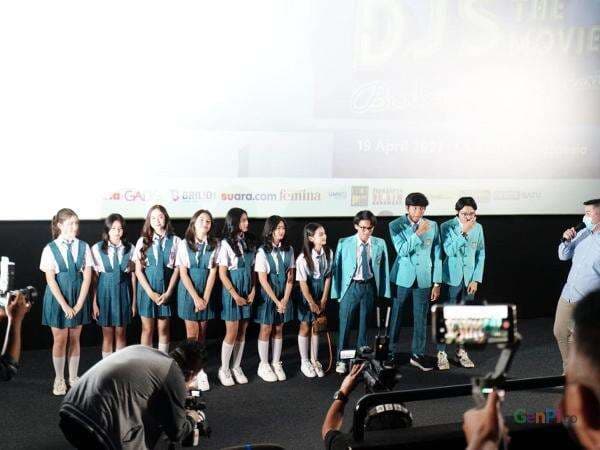 Main di DJS The Movie, Sandrinna Michelle Tampil Dewasa