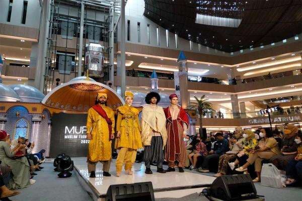 Desainer Nuniek Marwardi Keluarkan Koleksi Baju Ala Sultan