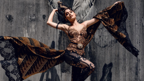 Hari Kartini 2022, Cinta Laura Pakai Kebaya Modern Cantik Paripurna!