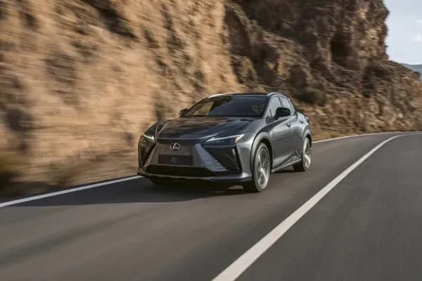 Lexus Umumkan RZ 450e, SUV Mewah Elektrik Pertamanya