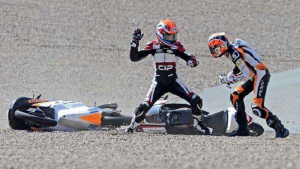 4 Pembalap yang Sempat Terlibat Baku Hantam di Atas Sirkuit, Nomor 1 Jadi Sorotan di Moto3