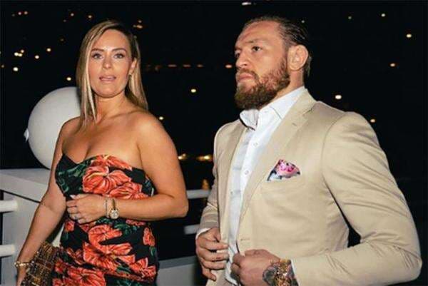 Biodata dan Agama Dee Devlin, Hot Mom Penakluk Keberingasan Conor McGregor