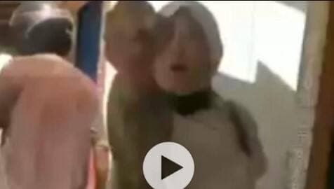 Terjadi Lagi! Viral Emak-emak Ngamuk ke Kurir COD, Cuma Gegara Amplop Lebaran Keluar Kata Binatang