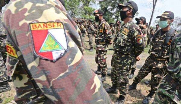 Viral Anggota Banser Ditampar Kiai, Begini Klarifikasinya Viral Anggota Banser Ditampar Kiai, Begini Klarifikasinya