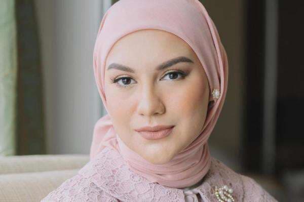 Pesona Irish Bella dengan Makeup Sederhana Bikin Pangling, Inspirasi Tepat untuk Lebaran