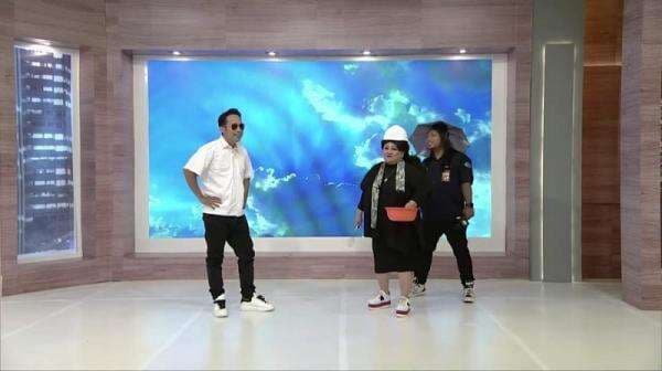 Ngaku Jadi Pengendali Awan, Nunung Bawa Pengaduk Kue dan Baskom, Selengkapnya Hanya di Cross Check iNews