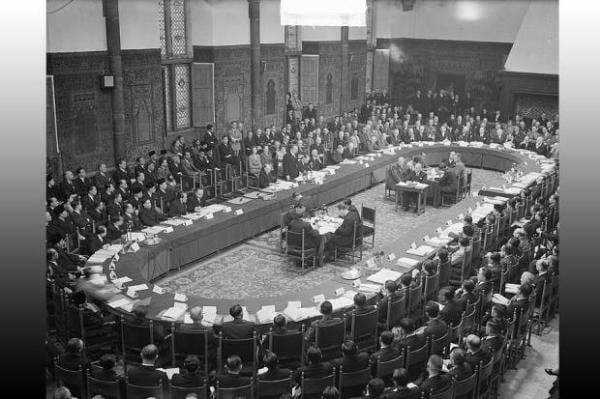 Ketika Indonesia Harus Membayar Utang ke Belanda dalam Konferensi Meja Bundar