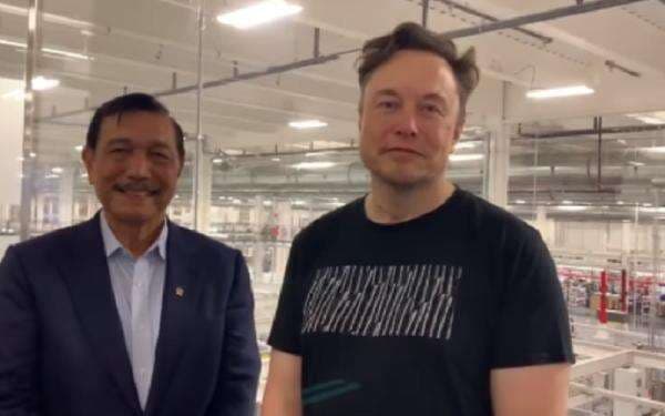 Harga Kaos Elon Musk yang Dipakai saat Ketemu Luhut, Gak Nyampai Rp600 Ribu