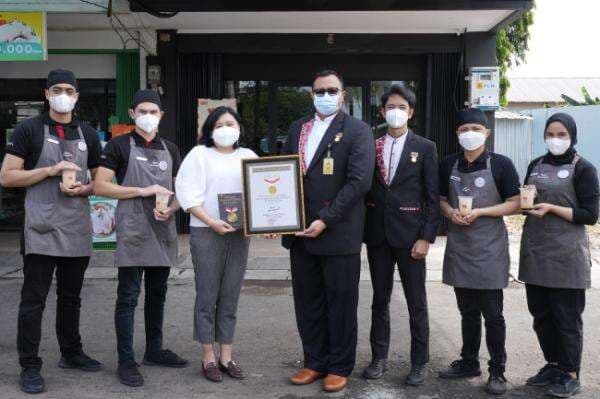 Buka 26 Outlet dalam Sepekan, Kopi Kenangan Raih Rekor MURI