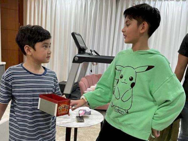 MasyaAllah, King Faaz Ajak Rafathar Salat Bareng dan Ajarkan Wudhu, Beri Pesan Bijak