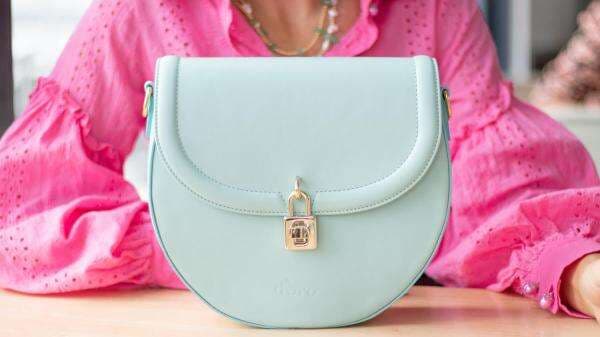 7 Inspirasi Outfit Warna Pink Fanta Yang Keren