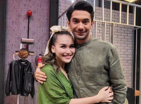 Mesra dengan Reza Rahadian, Ayu Ting Ting: Love Aa Pokoknya