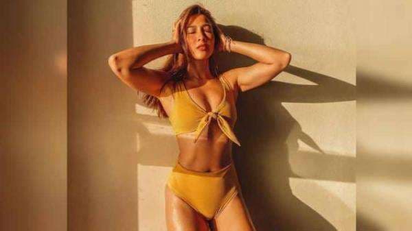 Jogging di GBK bareng Suami, Andrea Dian Pamer Tubuh Kekar dan Perut `Roti Sobek`