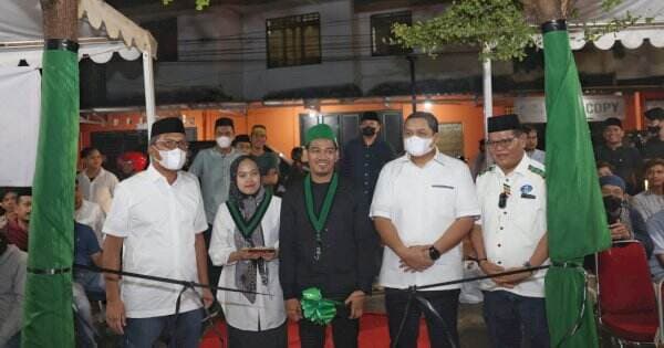 Danny Resmikan Sekretariat Badko HMI Sulselbar Danny Resmikan Sekretariat Badko HMI Sulselbar