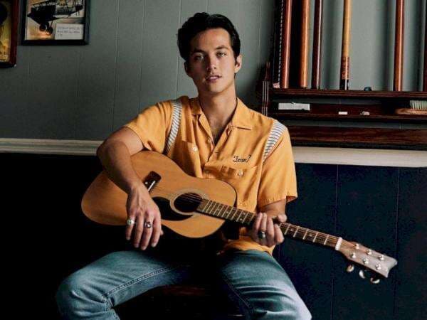 Laine Hardy Ditangkap Polisi atas Tuduhan Memasang Alat Sadap di Kamar Mantan Pacarnya