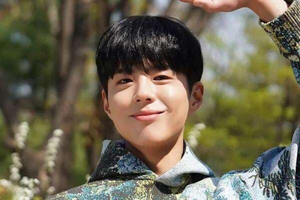 Park Bo Gum Bebas Wajib Militer, Langsung Jadi Host Baeksang Arts Awards