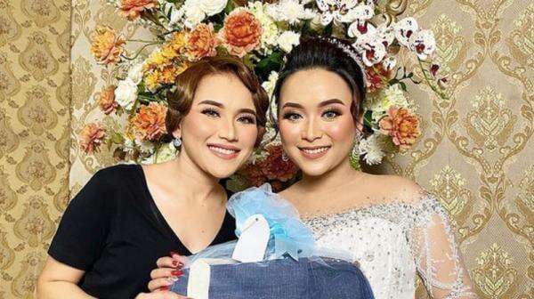 Adik Ayu Ting Ting Hamil, Ngidamnya Bukber di Hotel Mewah