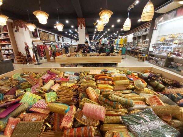 9 Oleh-Oleh Khas Mataram, dari Terasi Lombok hingga Keripik Rumput Laut