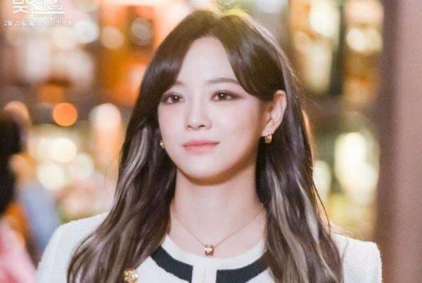 4 Tips Makeup ala Shin Geum Hee Pemain Business Proposal, Blush On dan Lipstiknya Bikin Penampilan Makin Cetar