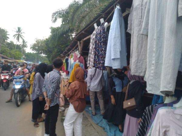 Ini Alasan Warga Desa Seratus Borong Baju Usai Lebaran, Banyak Untungnya!