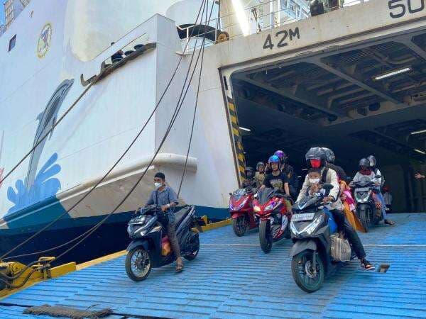 Arus Balik Banjarmasin! Pelabuhan Trisakti Dijajal Ratusan Penumpang Surabaya