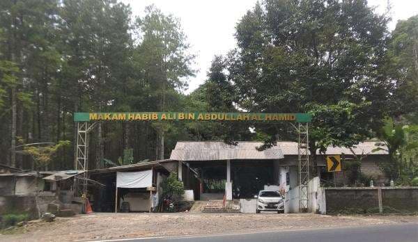 Makam Habib Ali bin Abdullah Alhamid, Penjaga Kaki Gunung Gumitir