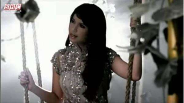 Chord Gitar dan Lirik Lagu Takkan Berpaling DariMu - Rossa