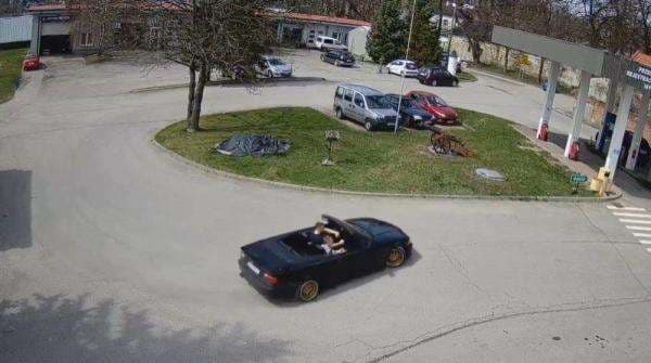 Pamer Aksi Drifting di SPBU, Pengemudi Ini Nangis Didenda Rp17 Juta