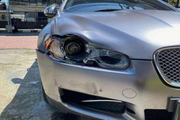 Mobil Mewah Dokter Tirta Ditabrak Pemotor hingga Penyok, Gak Marah dan Pelaku Dimaafkan