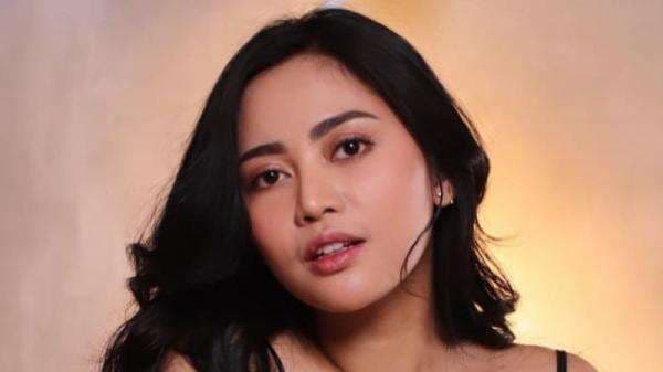 Potret Rachel Vennya Pakai Bikini Hitam Disorot Netizen, `Si Berhak Bahagia` Makin Hot!