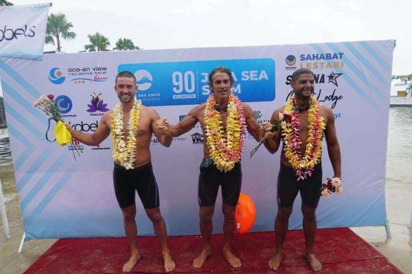 3 Bule Berenang Lintasi Karimunjawa-Jepara Selama 47 Jam