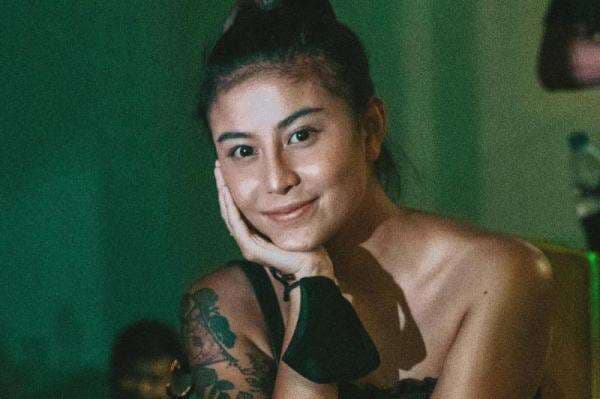 3 Pesona Awkarin dengan Makeup Glowing, Nomor Terakhir Paling Disukai Kaum Adam