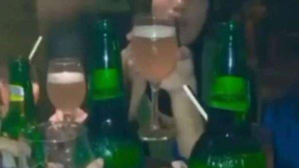 Berdurasi 19 Detik, Video Ukhti-ukhti Mabuk-mabukan dan Merokok Viral, Warganet: Buka Dulu Berdurasi 19 Detik, Video Ukhti-ukhti Mabuk-mabukan dan Merokok Viral, Warganet: Buka Dulu