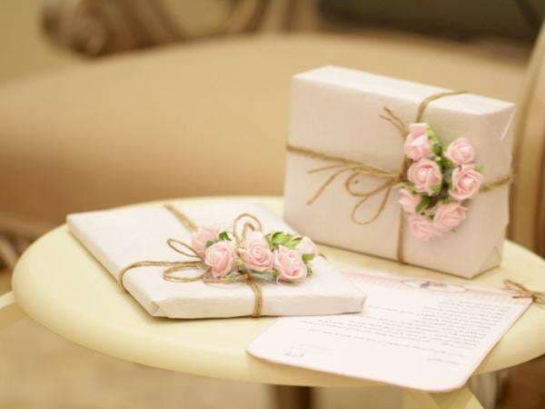 10 Kado yang Cocok untuk Pernikahan Sahabat, Dijamin Bermanfaat!