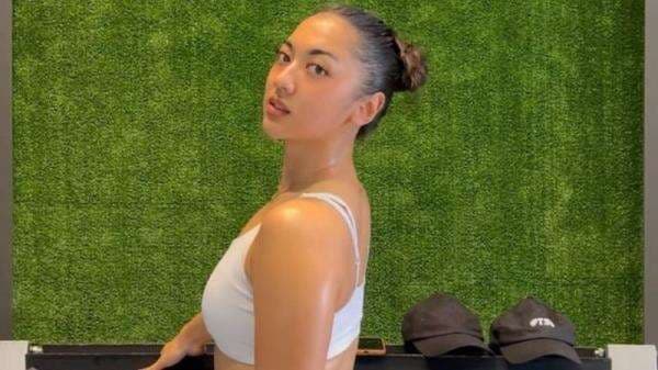 7 Potret Terbaru Anindita Hidayat Seksinya Bikin Netizen Keringatan