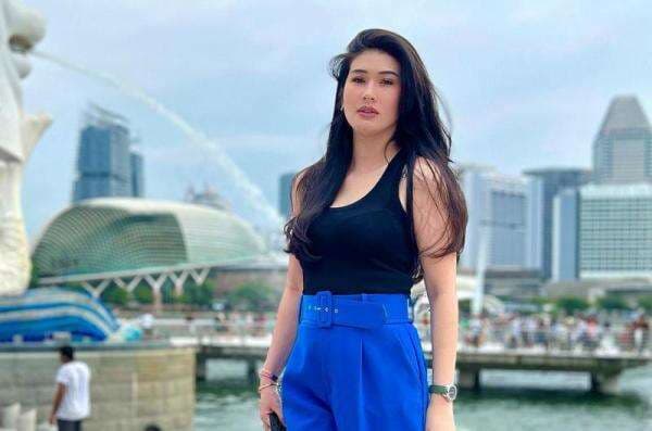 Stevie Agnecya Curhat soal Pelakor dan Harta, Netizen Beri Dukungan Stevie Agnecya Curhat soal Pelakor dan Harta, Netizen Beri Dukungan