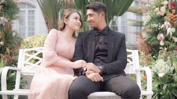 Video Mesra Cium-Cium Amanda Manopo Mendadak Tersebar, Arya Saloka Akhirnya Ngaku Status Hubungan: Pemirsa Kan Pada Suka... Video Mesra Cium-Cium Amanda Manopo Mendadak Tersebar, Arya Saloka Akhirnya Ngaku Status Hubungan: Pemirsa Kan Pada Suka...