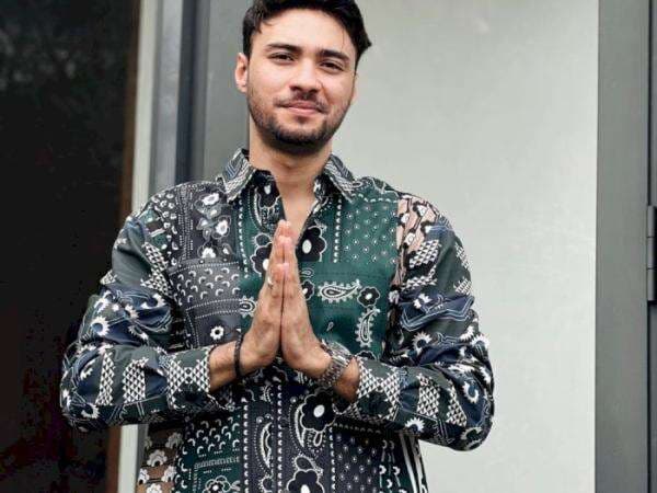 Masuk Nominasi Pria Ganteng Dunia, Intip 5 Kegantengan Refal Hady yang Bersinar