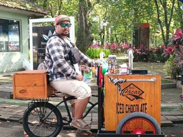 Rahasia Es Coklat Cacao Viral di Malang, Pakai Alat Ini Teksturnya jadi Mirip Bir!