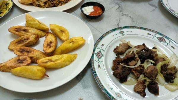 Unik! Begini Rasanya Sate Domba Afrika, Disantap dengan Pisang Tanduk