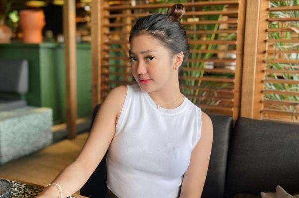 Gaya Seksi Chandrika Chika Pakai Crop Top Ketat, Disebut Mirip BCL! Gaya Seksi Chandrika Chika Pakai Crop Top Ketat, Disebut Mirip BCL!