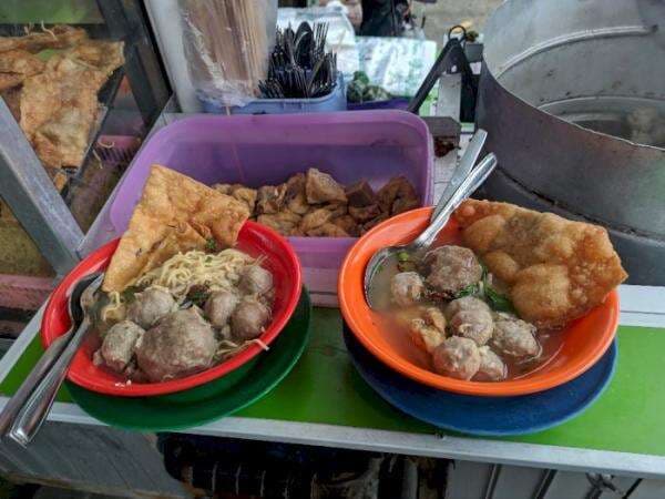 Bukan Bakso Biasa! Cuma Jualan 3 Jam, Omzet Warung Ini Rp3 juta Sehari! Bukan Bakso Biasa! Cuma Jualan 3 Jam, Omzet Warung Ini Rp3 juta Sehari!