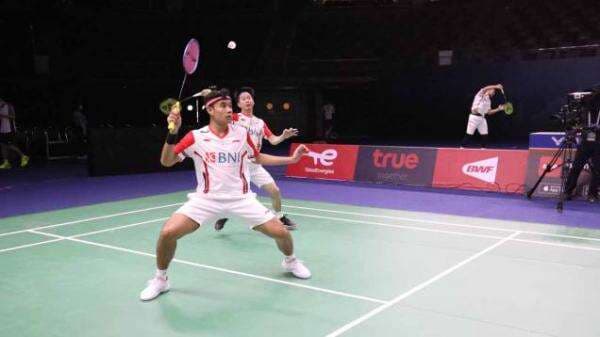 Jarang Unggah Momen Romantis, Begini Aksi Bagas Maulana Saat Tiba-tiba `Sentil` Sang Pacar