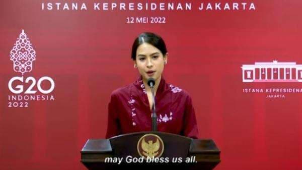 Cantiknya Maudy Ayunda Berkebaya Merah di Forum Presidensi G20, Netizen: Aku Padamu <i>Mbak</i>!