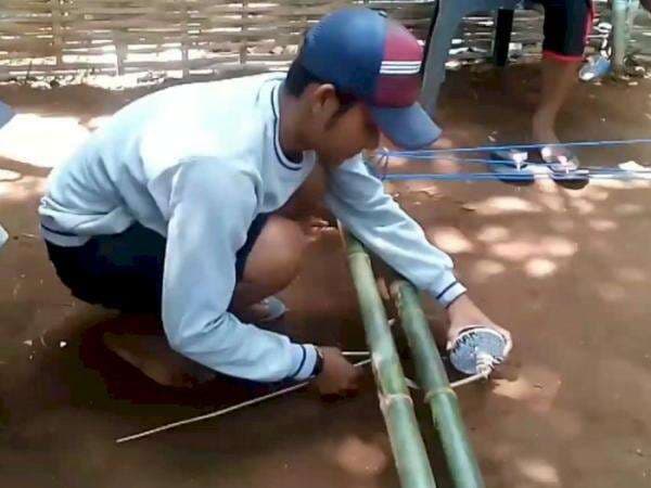 Ling Giling, Permainan Rakyat Madura Versi Mininya Karapan Sapi: Modalnya Karet Pentil!