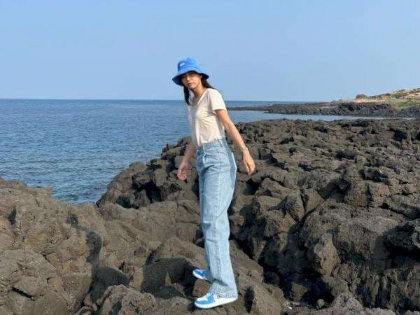 5 Inspirasi Style Wanita Korea Casual Keren dan Stylish, Ada yang Cocok untuk Hijabers!